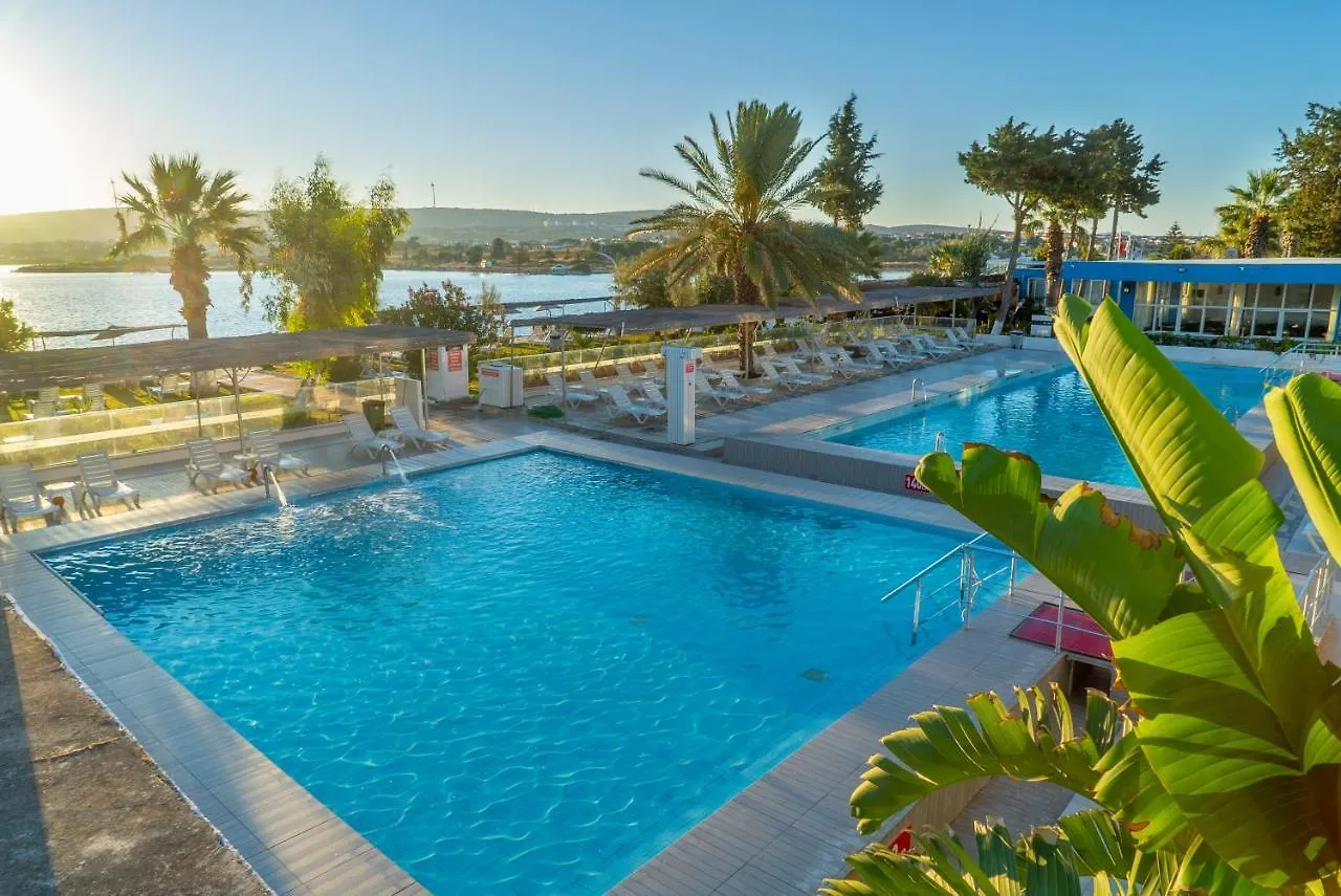 ***  Sifne Termal Otel Çeşme Türkiye
